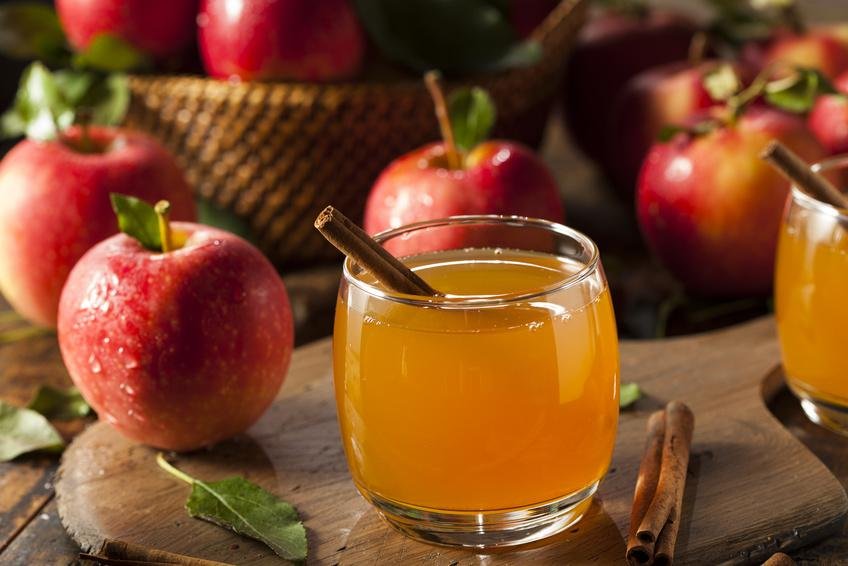 Una bevanda a base di aceto di mele da assumere al mattino