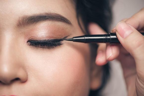 Come mettere l’eyeliner in modo perfetto