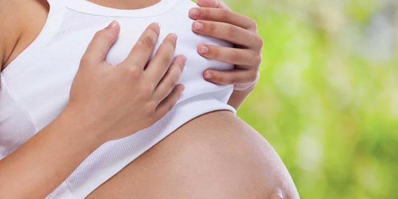 Gravidanza e allattamento sono tra le cause del dolore al seno