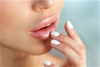 Labbra gonfie: cause, cure e rimedi naturali efficaci
