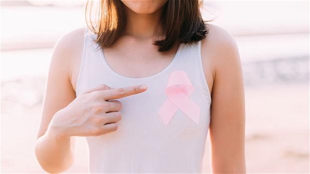 Come riconoscere un nodulo al seno: sintomi e cosa fare subito