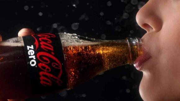 Alcuni cibi che devi eliminare dalla tua dieta per sgonfiare la pancia