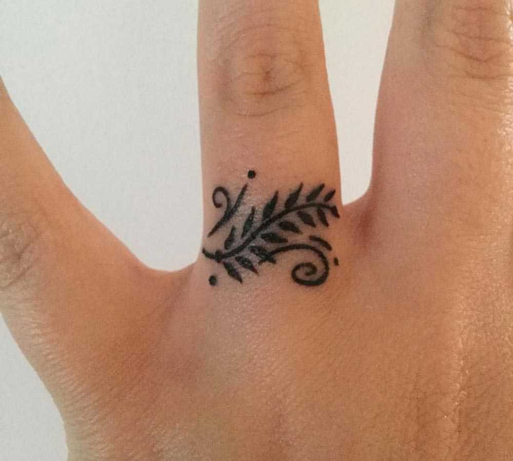 L'appartenenza è un tema dei tatuaggi piccoli femminili