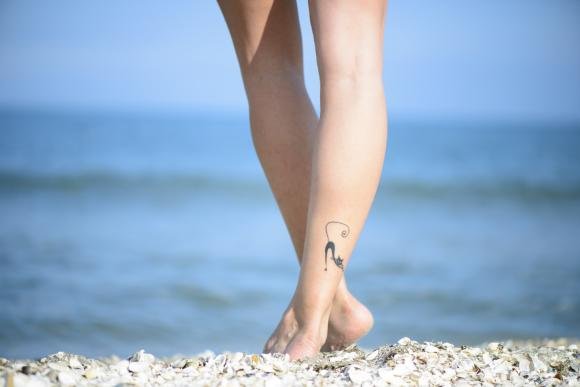 Tatuaggi piccoli femminili: idee, dove farli e significato