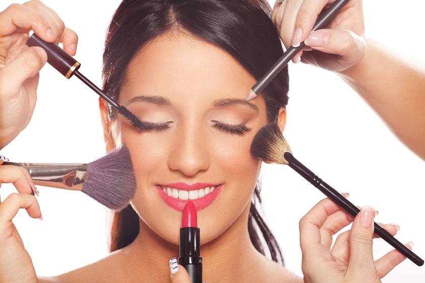 Come diventare bella: Il make up può aiutare a ritrovare la propria autostima