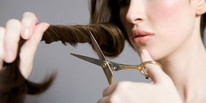 come tagliare i capelli da sola 2