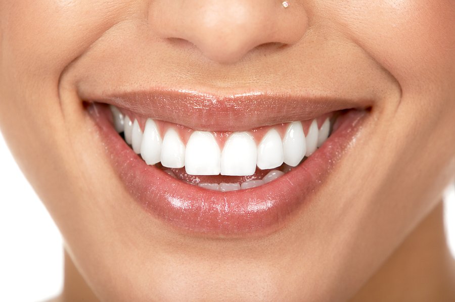 Il bicarbonato di sodio è un rimedio naturale indicato su come sbiancare i denti