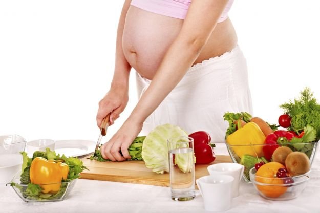 Tra le cose da non mangiare in gravidanza vi sono le verdure crude, bisogna sempre lavarle per bene e bollirle