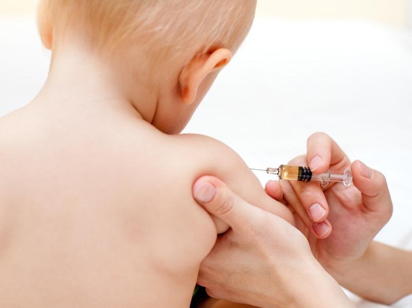 La somministrazione del vaccino meningococco B avviene per intramuscolo