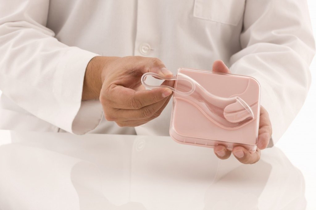 L'anello anticoncezionale è un contraccettivo che viene inserito nella vagina e tolto dopo tre settimane