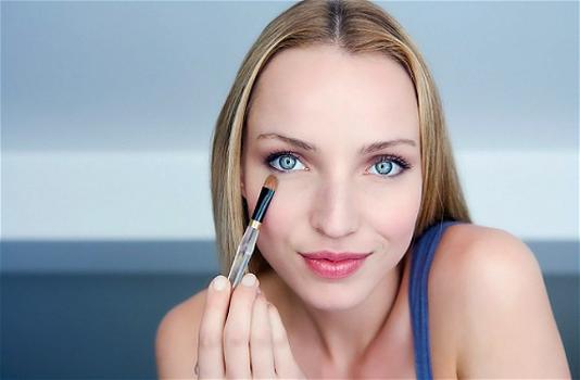 Come eliminare le borse sotto gli occhi con il make-up