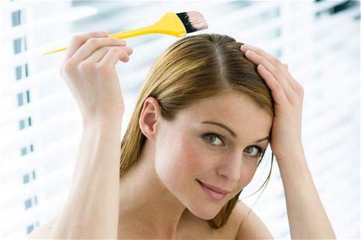 Ecco come tingere i capelli in modo naturale: alcuni trucchi e consigli molto utili