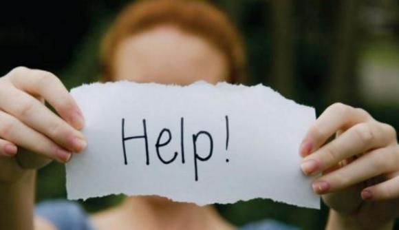 Cosa non dire mai a chi soffre di depressione e quali parole invece li aiutano a stare meglio
