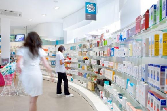 Un uomo affronta il farmacista che aveva offeso sua moglie. Ma non immaginava di sentire questa spiegazione!