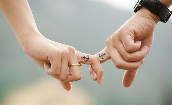 Tatuaggi di coppia: idee creative, significato e dove farli