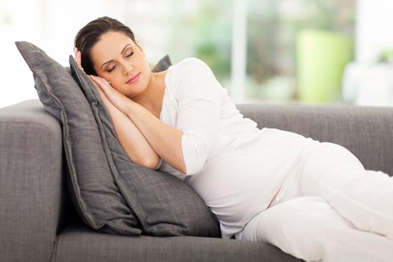 In caso di dolore addominale in gravidanza bisogna riposare