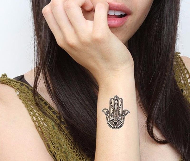 La mano di Fatima è molto apprezzato dalle donne che vogliono fare un tatuaggio