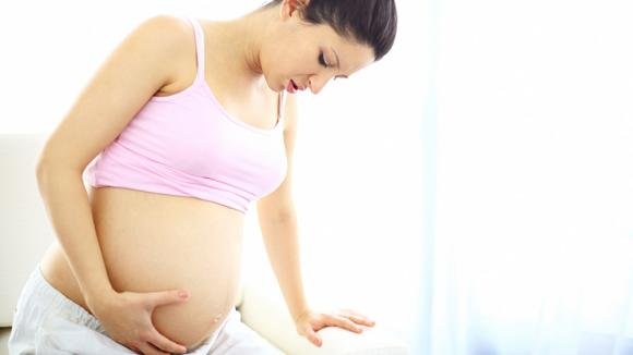 Perdite gialle in gravidanza: cosa sono, cause e quando preoccuparsi