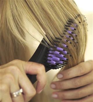 Come si usa la spazzola lisciante per capelli