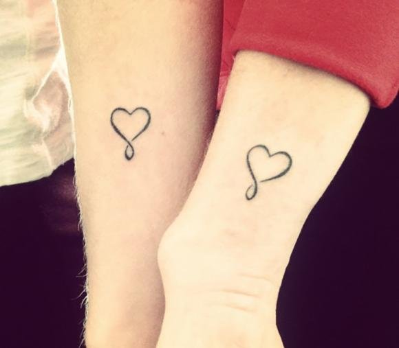 Tatuaggi amicizia: quali sono, idee e significato dei simboli
