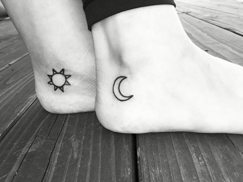 Il simbolo sole e luna è molto richiesto tra i tatuaggi amicizia