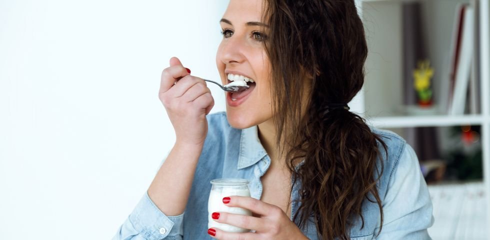 Per una colazione sana si può mangiare anche lo yogurt fatto in casa