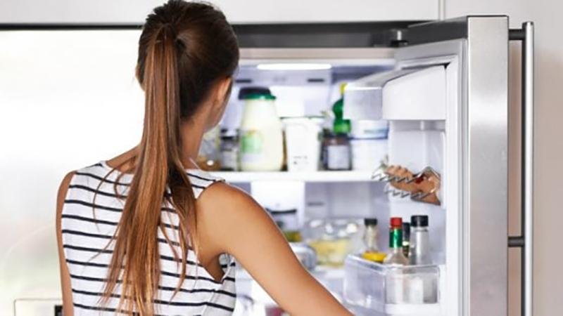 Quando si raffredda, si può conservare lo yogurt fatto in casa in frigorifero