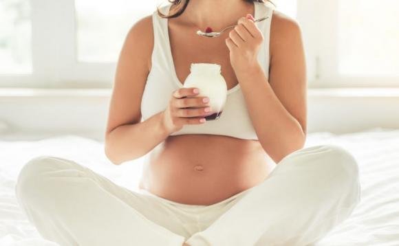 Yogurt in gravidanza: si può mangiare? Benefici e consigli