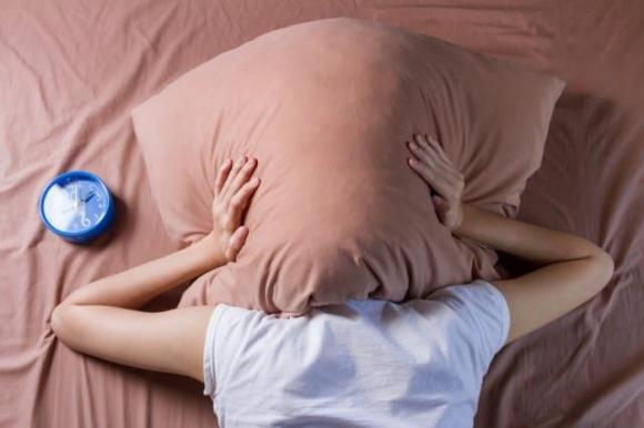 La scienza lo conferma: le donne hanno bisogno di dormire più degli uomini