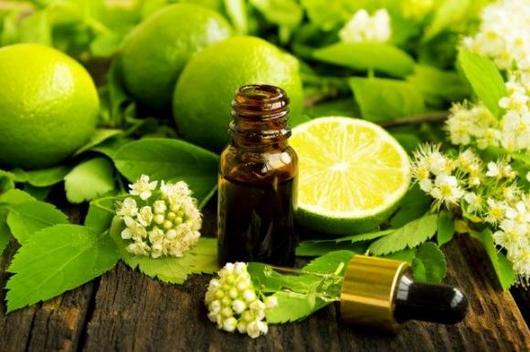 10 modi di utilizzare gli oli (essenziali e non) che cambieranno la tua vita