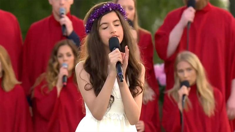Inizia a cantare un brano di Elvis: la performance di questa 11enne è stupenda!