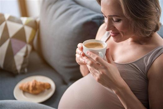Caffè in gravidanza: fa male? Benefici e controindicazioni