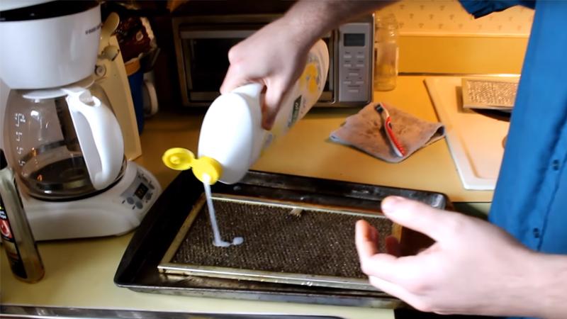 Come pulire il filtro della cappa: ecco un trucco semplice ed efficace