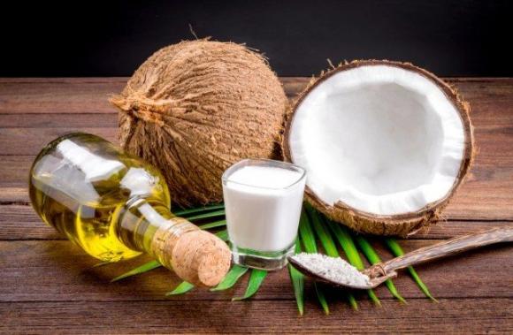 Come sembrare più giovane di 10 anni con l’olio di cocco ed il bicarbonato