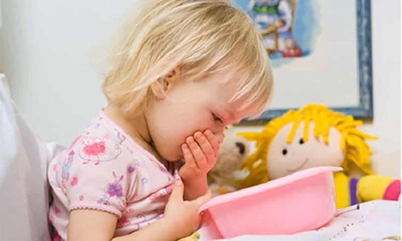 I sintomi dell'acetone nei bambini sono nausea e vomito