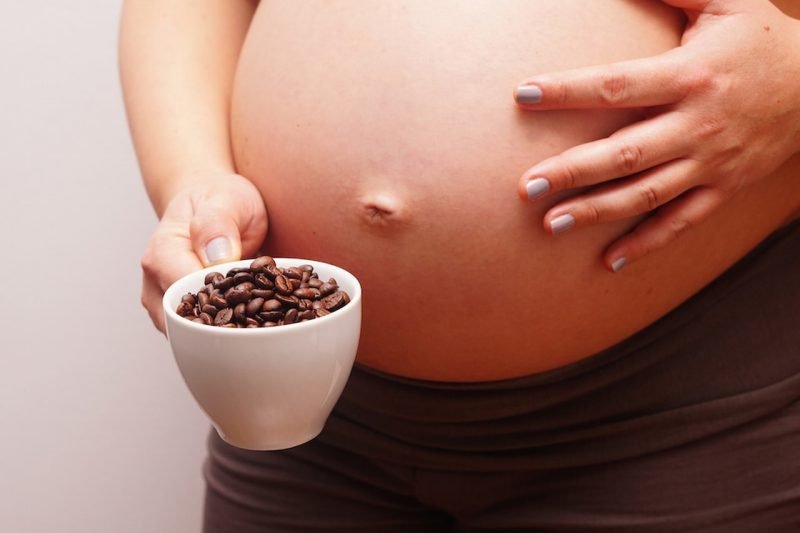 Il caffè in gravidanza si può bere, purché non si superino le dosi raccomandate