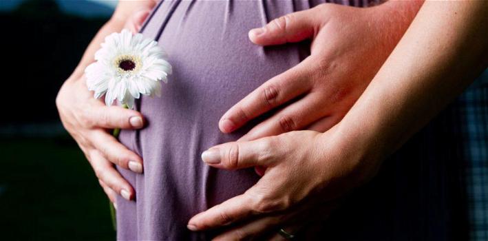 Perdite rosa in gravidanza: cosa sono e quando preoccuparsi