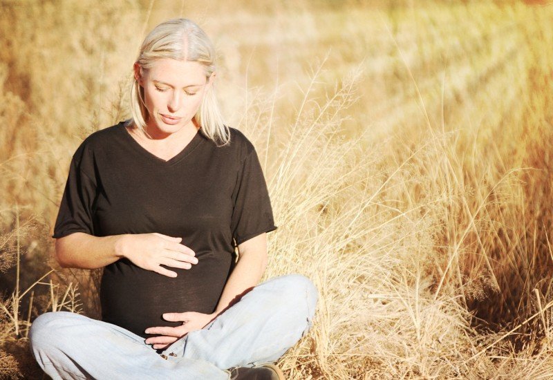Il progesterone basso durante la gravidanza può mettere a rischio la stessa, perché la placenta potrebbe non funzionare al meglio non garantendo il giusto sviluppo al feto