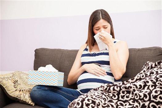 Come curare il raffreddore in gravidanza in modo naturale