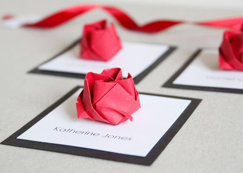 Attraverso gli origami si può realizzare un segnaposto matrimonio originale