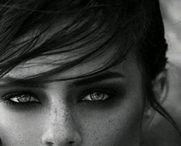 Le donne forti preferiscono stare da sole che perdere tempo con persone così