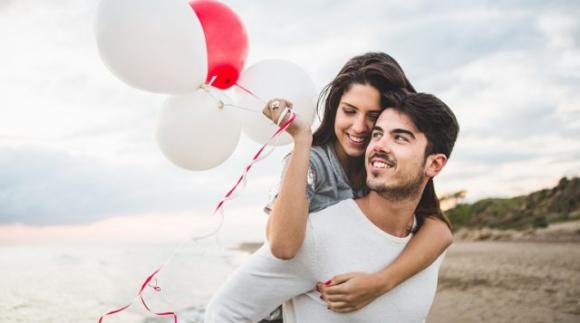 Ecco alcune domande serie che dovresti fare al tuo ragazzo