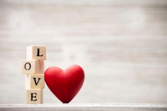 Le donne intelligenti amano, ma non si fanno consumare dall’amore