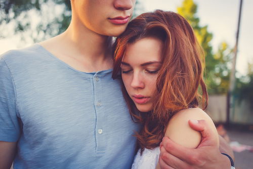 Questi segnali indicano che il tuo migliore amico in realtà vorrebbe essere qualcosa di più