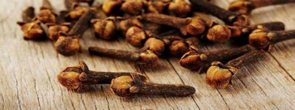 Ecco alcuni rimedi naturali per curare il mal di denti