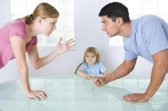 Ecco le risposte corrette alle domande dei bambini che imbarazzano sempre i genitori!