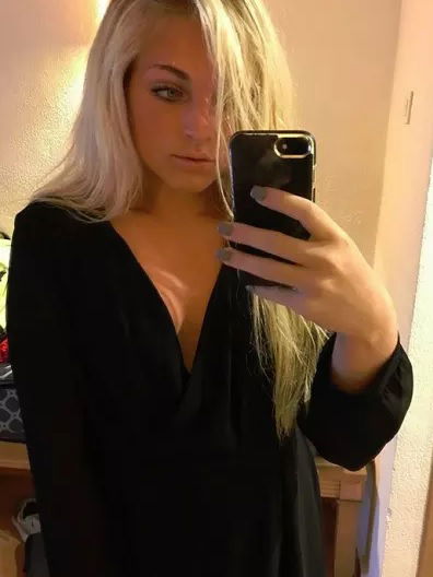 Il suo fidanzato la chiama “disgustosa”, lei lo scarica nel modo più geniale possibile