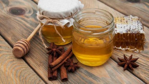 Ti bastano miele e cannella per creare un rimedio naturale potentissimo
