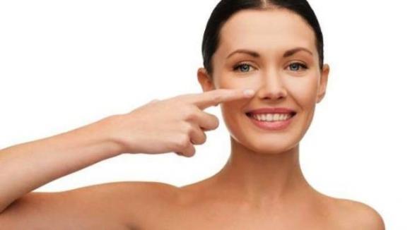 Hai il naso grosso? Ecco alcuni consigli di make up per renderlo più carino