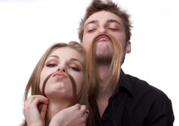Questi segnali indicano che il tuo migliore amico in realtà vorrebbe essere qualcosa di più